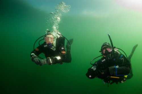 plongeur en eau froide